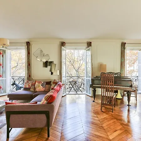 140m2 Proche Des Champs Elysees Apartment Paris